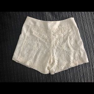 Cache lace shorts